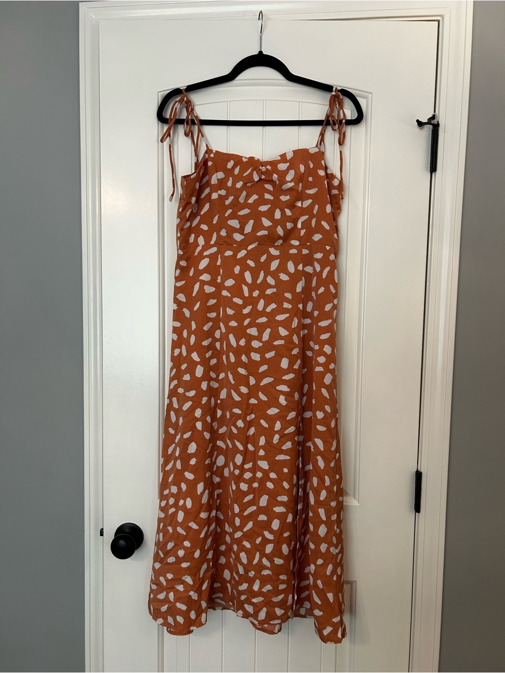 Lulu’s Party in Paris Light Orange Print Tie-Strap Midi Dress, Medium